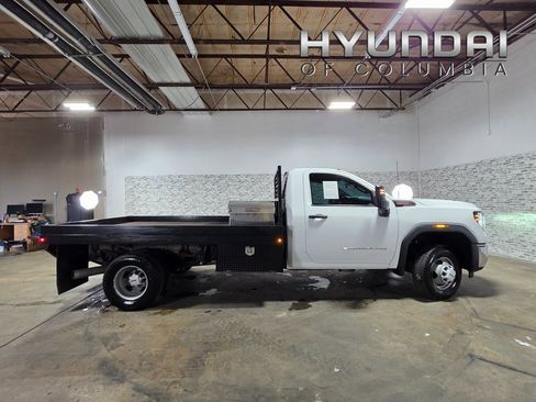 Used 2024 GMC Sierra 3500 Pro w/ Convenience Package image 3