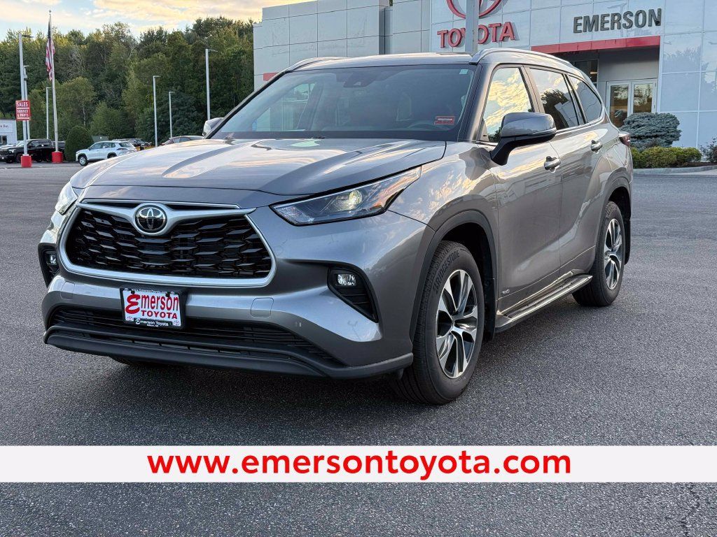 Certified 2026 Toyota Highlander XLE AWD/4WD image 1