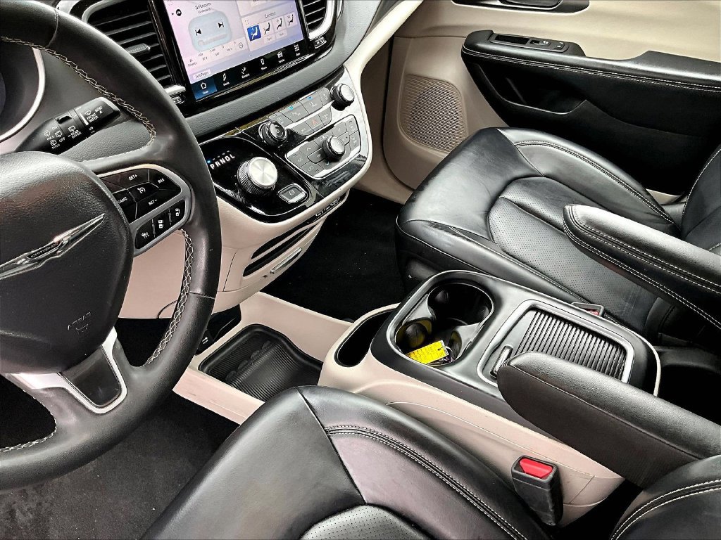 Used 2023 Chrysler Pacifica Touring-L FWD image 21