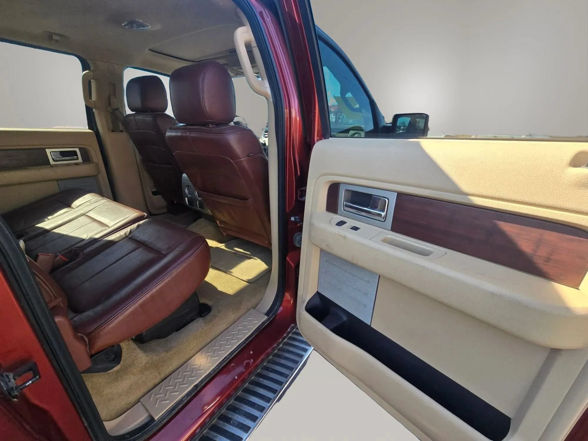 Used 2014 Ford F150 King Ranch w/ King Ranch Luxury Package AWD/4WD image 22