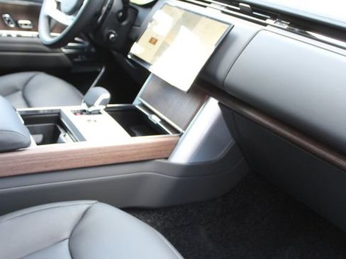 New 2025 Land Rover Range Rover Long Wheelbase SE image 25