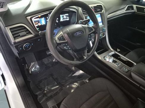 Used 2020 Ford Fusion SE FWD image 11