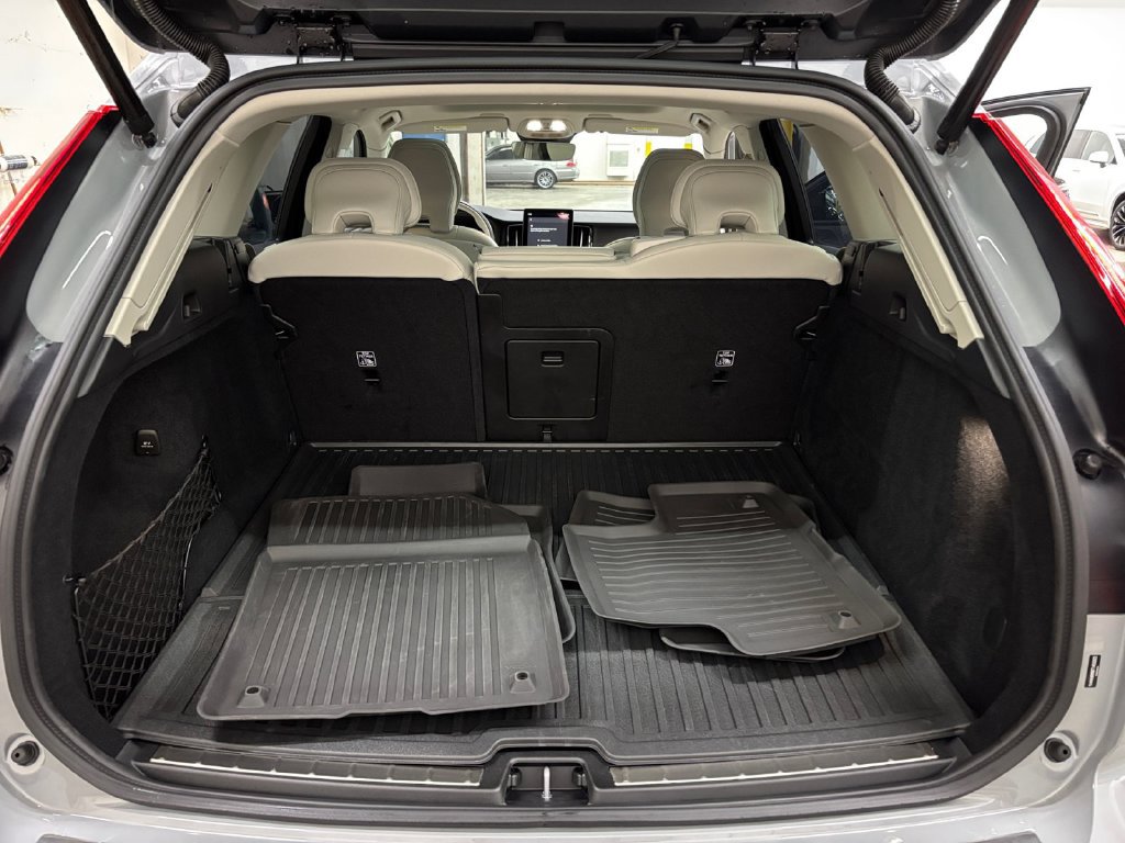 Certified 2026 Volvo XC60 T8 Ultra w/ Protection Package Premier AWD/4WD image 16