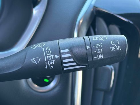 Used 2021 Chevrolet Traverse LS image 23