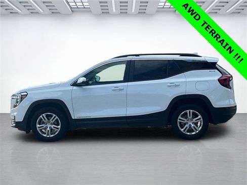 Used 2023 GMC Terrain SLE w/ Driver Convenience Package image 2