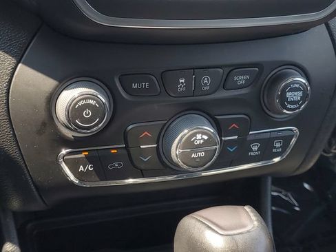 Used 2022 Jeep Cherokee Latitude Lux w/ Sun & Sound Group AWD/4WD image 33