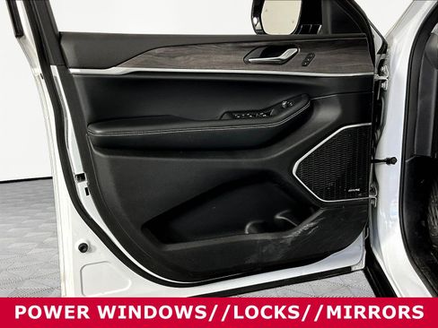 Used 2021 Jeep Grand Cherokee L Limited AWD/4WD image 20