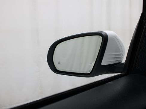 Used 2019 Mercedes-Benz GLC 300 4MATIC image 11