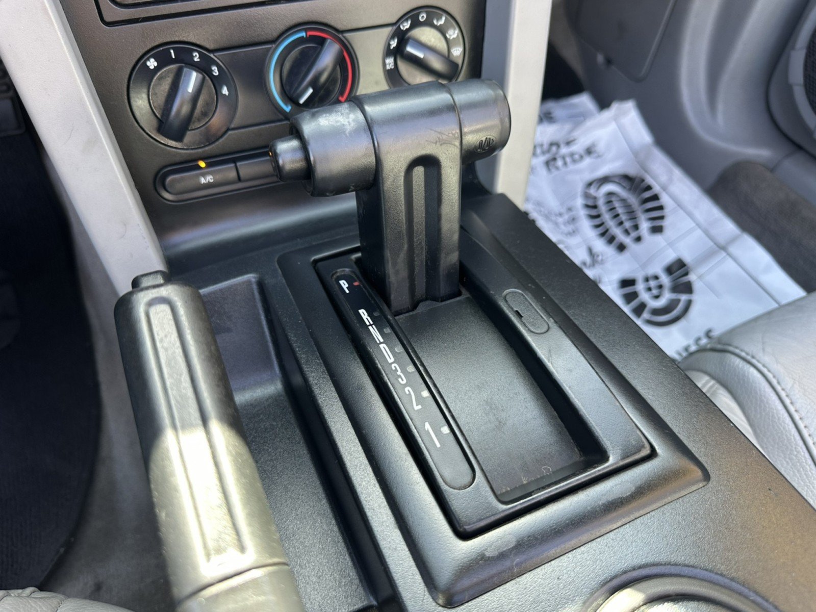 Used 2005 Ford Mustang Premium RWD image 21