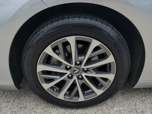 Used 2022 Lexus ES 300h w/ Premium Package FWD image 11