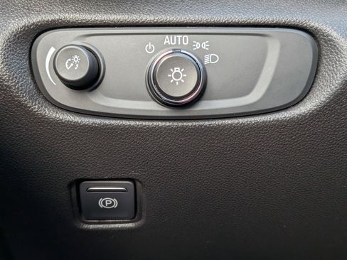 Used 2019 Chevrolet Blazer LT w/ Sound & Technology Package FWD image 23