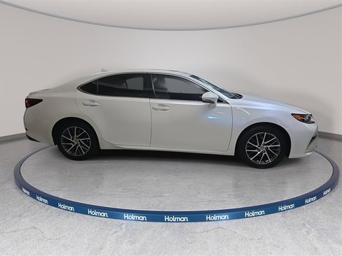 Used 2016 Lexus ES 350 w/ Luxury Package w/Wood Trim image 5