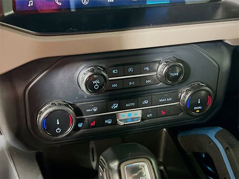 Used 2022 Ford Bronco Wildtrak image 15