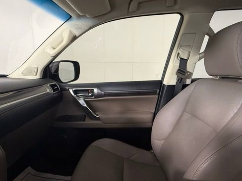Used 2023 Lexus GX 460 Premium w/ Accessory Package AWD/4WD image 25