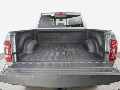 Used 2022 RAM 2500 Big Horn w/ Level C Equiment Group AWD/4WD image 16