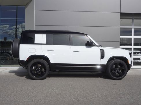 New 2026 Land Rover Defender 110 X-Dynamic SE image 7