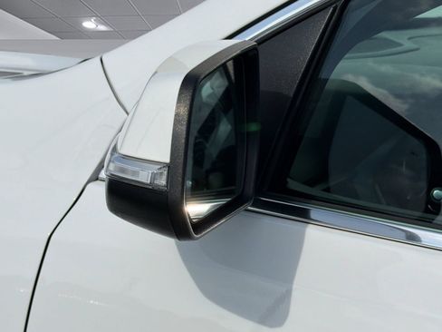 Used 2023 GMC Acadia SLT FWD image 31