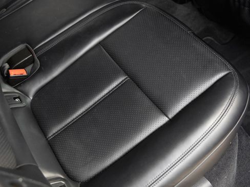 Certified 2024 Porsche Macan image 35