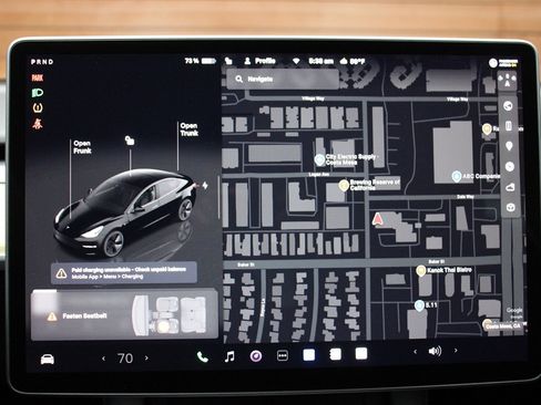 Used 2023 Tesla Model 3 Standard Range image 29