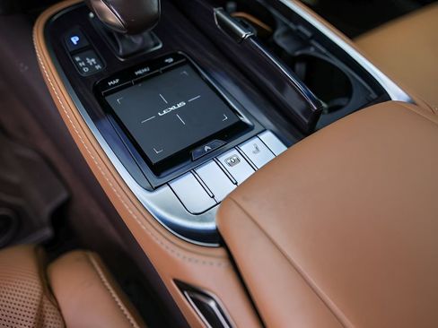 Used 2018 Lexus LS 500 w/ Accessory Package (Z2) RWD image 19