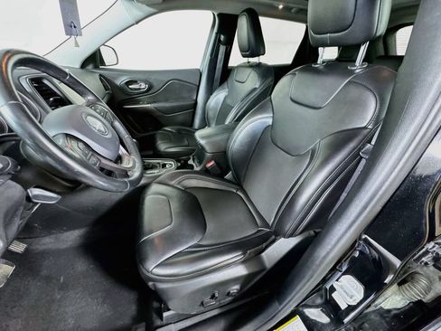 Used 2020 Jeep Cherokee Latitude Plus w/ Cold Weather Group FWD image 25