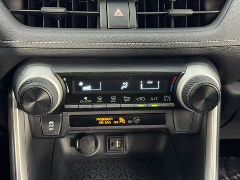 Used 2019 Toyota RAV4 LE image 24