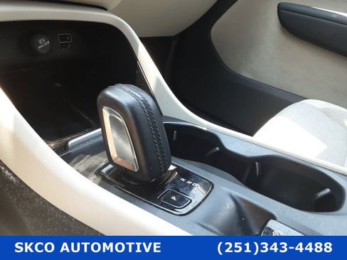 Used 2020 Volvo XC40 T5 Momentum image 23