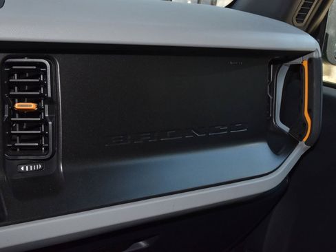 Certified 2023 Ford Bronco Badlands w/ Sasquatch Package AWD/4WD image 36