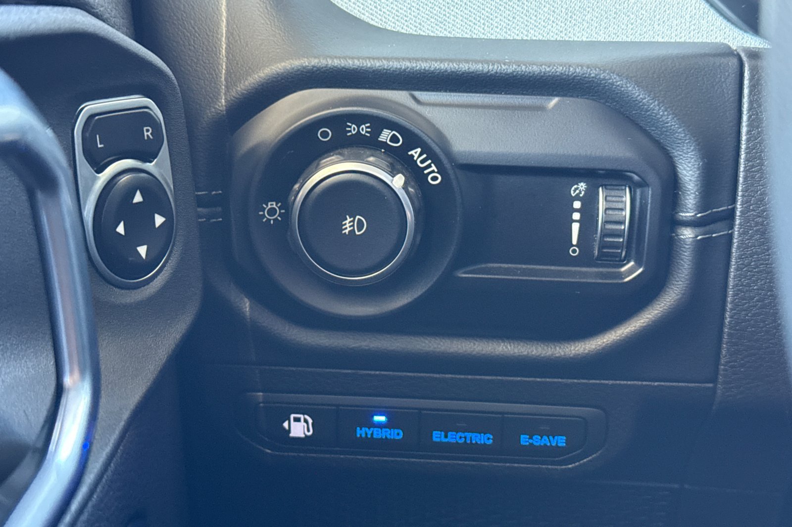 Used 2024 Jeep Wrangler Unlimited Sahara AWD/4WD image 40