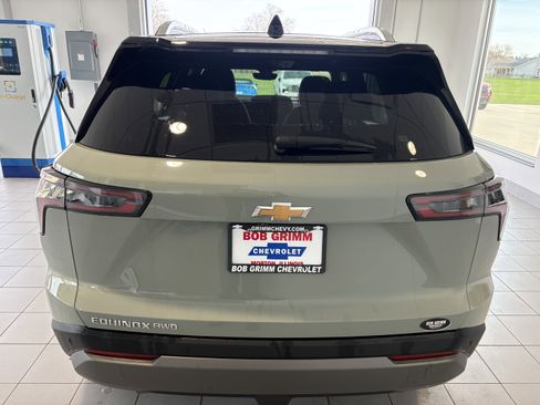 Used 2025 Chevrolet Equinox LT w/ Convenience Package II image 4