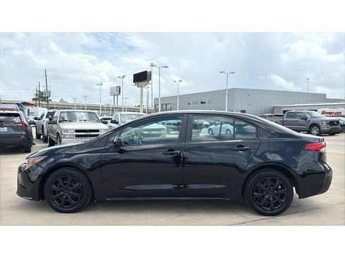 Used 2024 Toyota Corolla LE FWD image 3