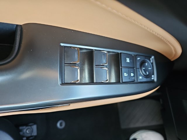 Used 2025 Lexus NX 250 FWD w/ Accessory Package (2T) image 31