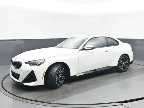 Used 2023 BMW 230i xDrive Coupe w/ Premium Package image 7