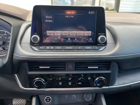 Used 2023 Nissan Rogue S FWD image 17