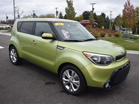 Used 2016 Kia Soul + image 10