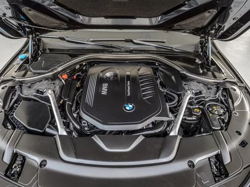 Used 2019 BMW 740i w/ M Sport Package RWD image 17
