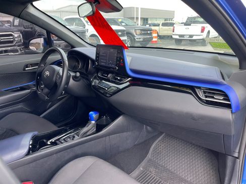Used 2022 Toyota C-HR XLE FWD image 18