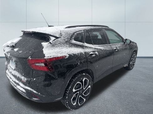 Used 2024 Chevrolet Trax RS w/ Sunroof Package image 2