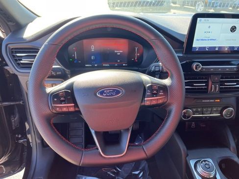 Used 2025 Ford Escape ST-Line image 17