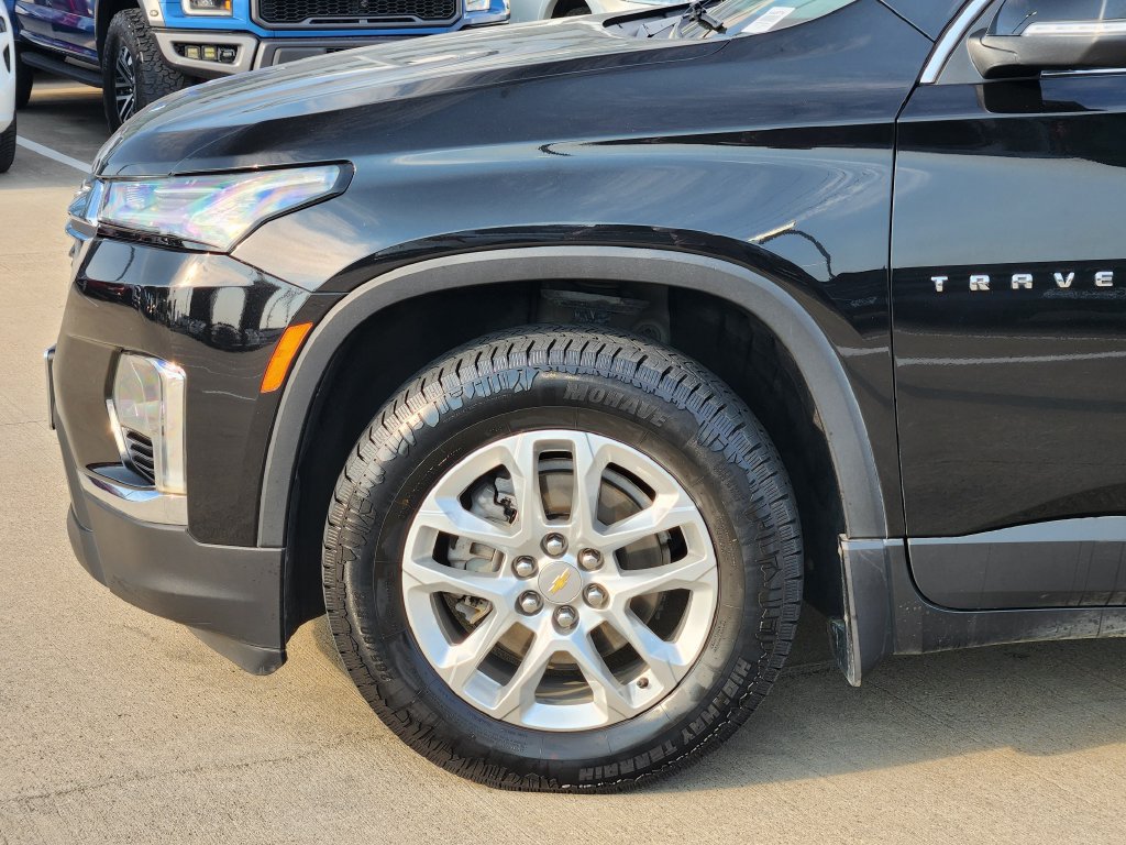 Used 2023 Chevrolet Traverse LS w/ Safety Package FWD image 8