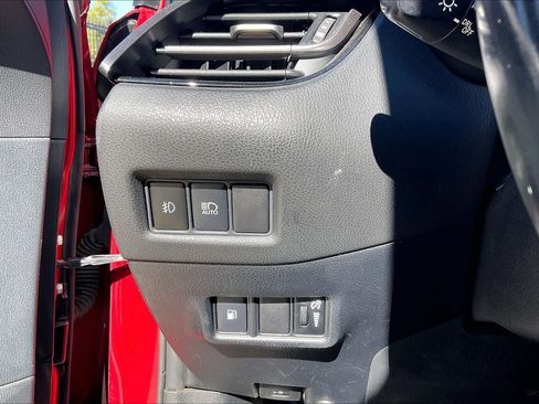 Used 2018 Toyota C-HR XLE image 33