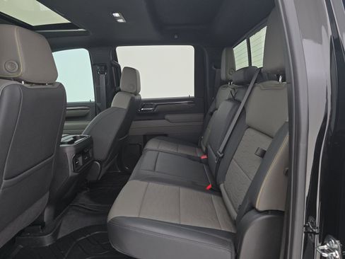 Used 2025 Chevrolet Silverado 2500 ZR2 w/ Technology Package image 13