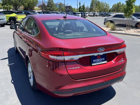 Used 2017 Ford Fusion SE FWD image 10