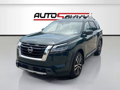 Used 2023 Nissan Pathfinder Platinum w/ Cargo Package FWD image 3