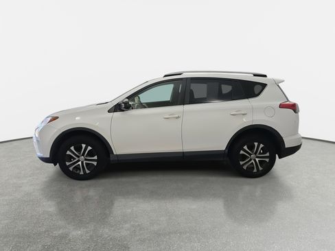Used 2018 Toyota RAV4 LE image 8