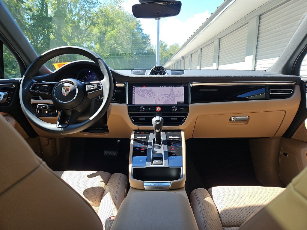 Certified 2026 Porsche Macan AWD/4WD image 12
