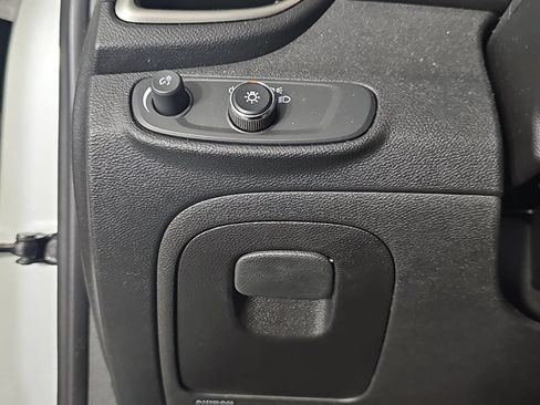 Used 2020 Chevrolet Trax LS FWD image 23