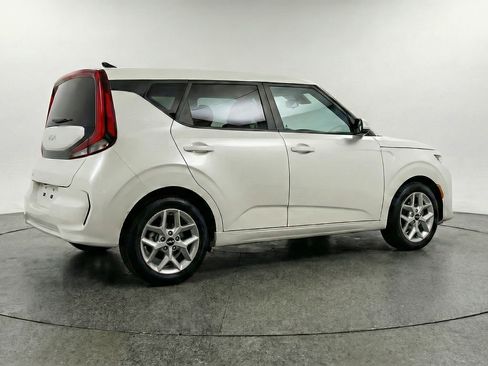 Used 2025 Kia Soul LX w/ LX Technology Package FWD image 9