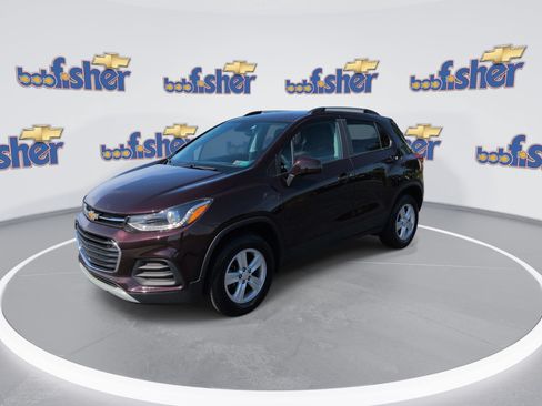 Certified 2022 Chevrolet Trax LT w/ LT Convenience Package AWD/4WD image 4