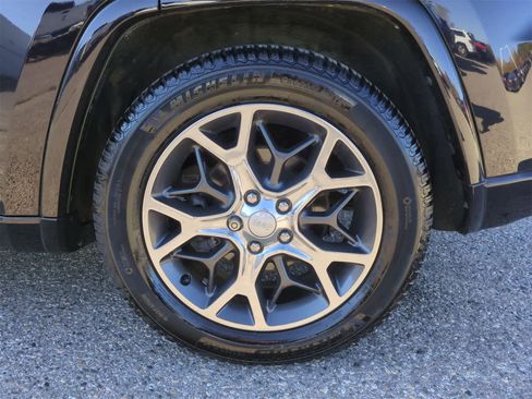 Used 2019 Jeep Grand Cherokee Overland image 14